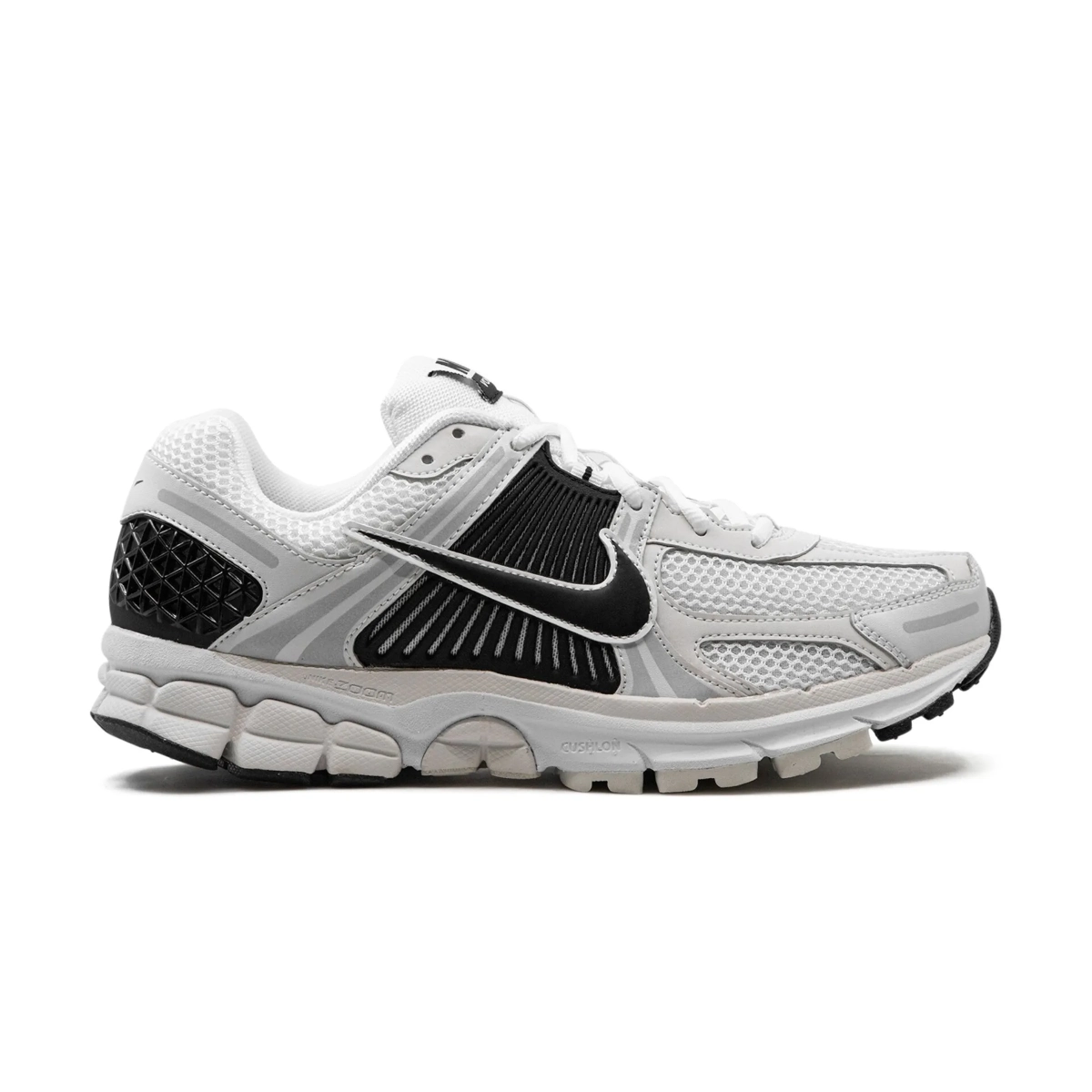 נעלי נייק וומרו 5 בצבע לבן שחור - Nike Zoom Vomero 5 White-Black