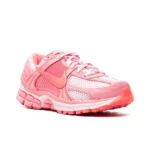 נעלי נייק וומרו 5 בצבע ורוד - Nike Zoom Vomero 5 Triple Pink