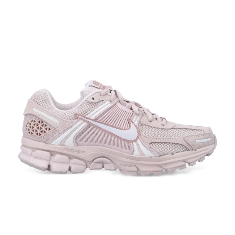 נעלי נייק וומרו 5 בצבע ורוד - Nike Zoom Vomero 5 Triple Light Pink