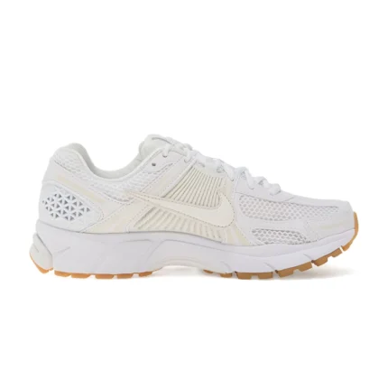 נעלי נייק וומרו 5 בצבע לבן - Nike Zoom Vomero 5 White