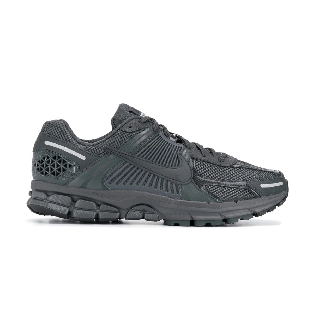 נעלי נייק וומרו 5 בצבע שחור - Nike Zoom Vomero 5 SP Anthracite