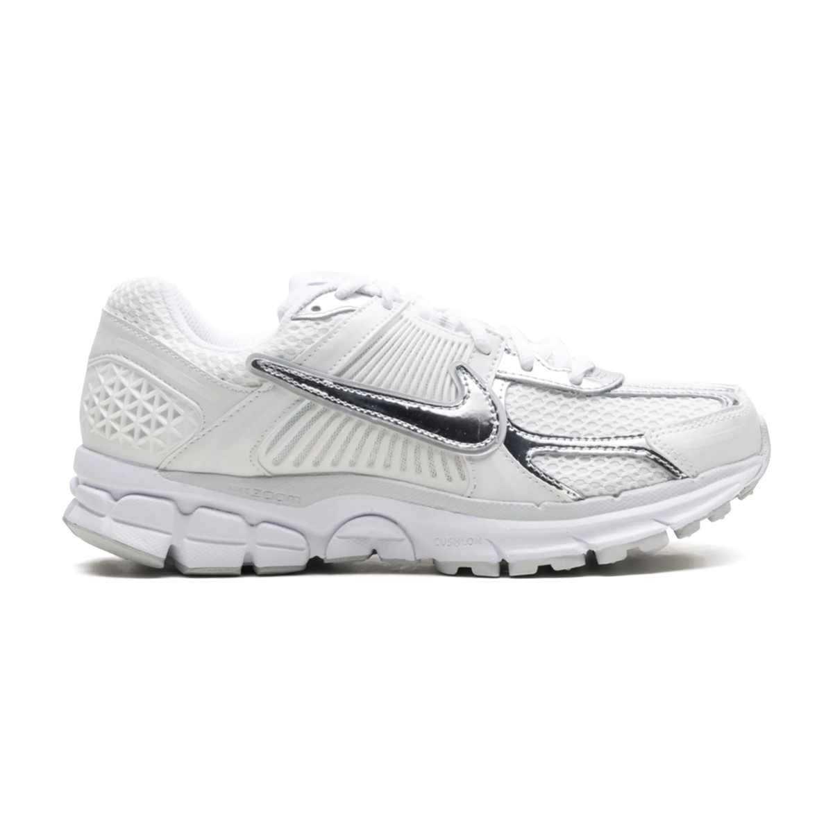נעלי נייק וומרו 5 בצבע לבן - Nike Zoom Vomero 5 Triple White Chrome