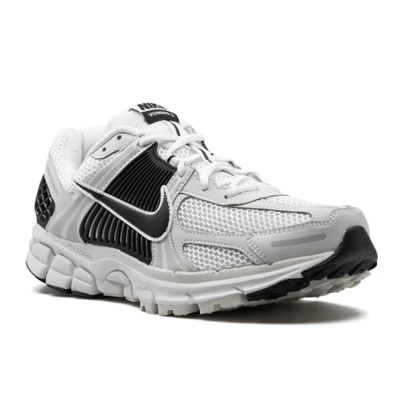 נעלי נייק וומרו 5 בצבע לבן שחור - Nike Zoom Vomero 5 White-Black