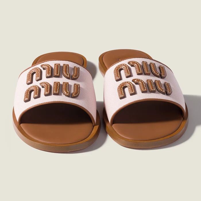 סנדל כפכף של מיו מיו בצבע חום וורוד